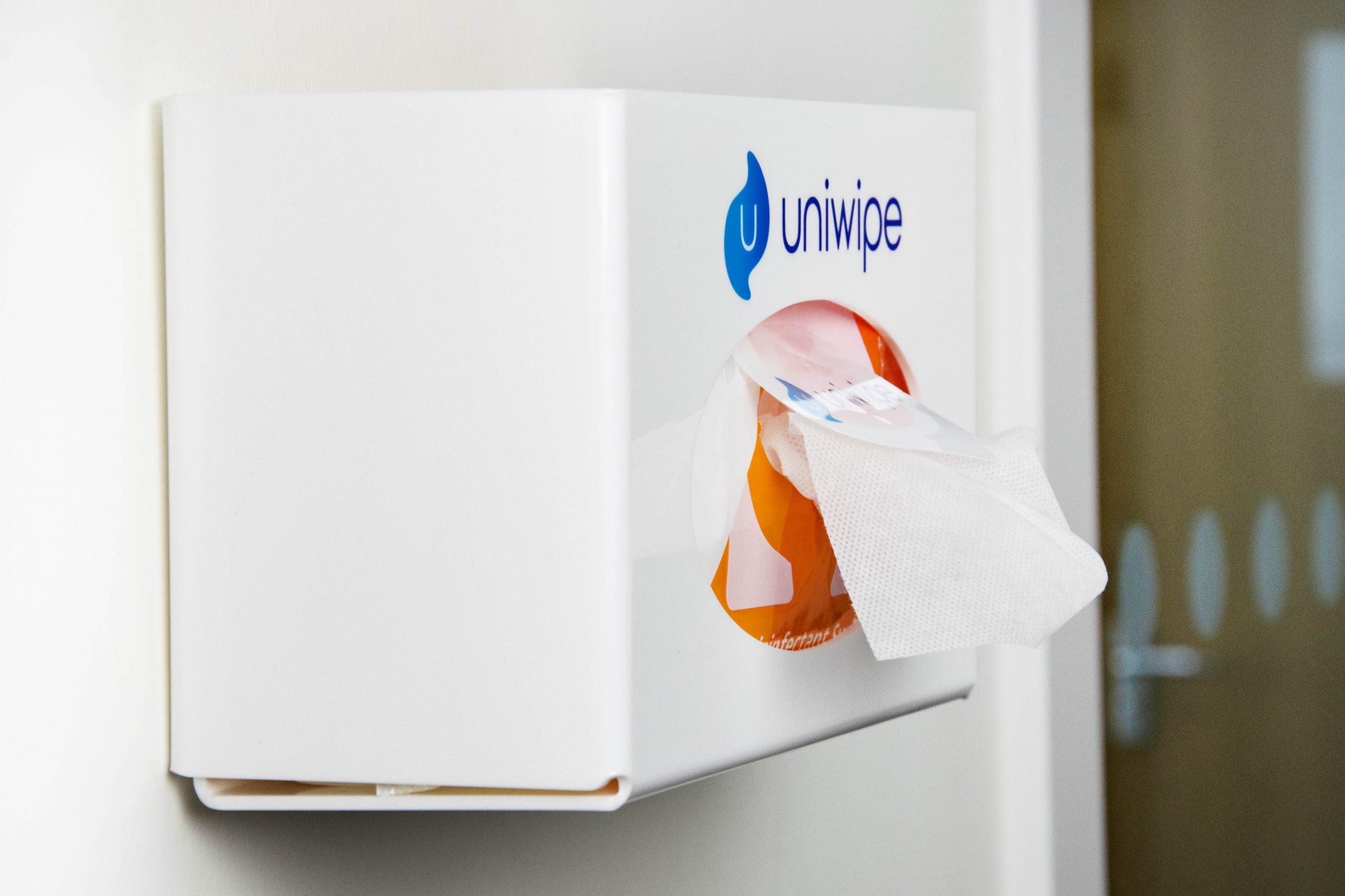 Uniwipe Uniwipe Midi-Wipes Wall Dispenser